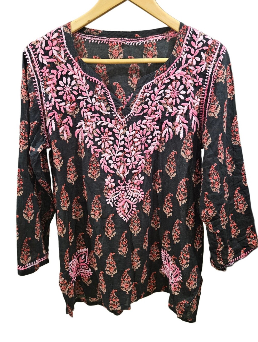 Hand Embroidered Lucknowi Chikankari Black & Pink Floral Paisley Tunic Top - Picture 2 of 5